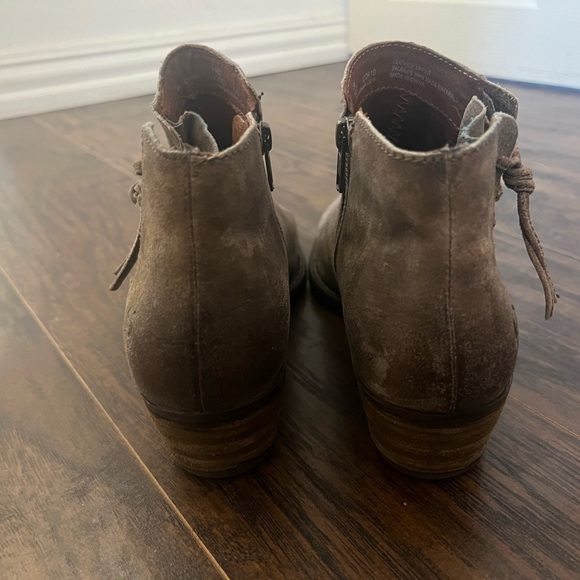 Born Bessie in Taupe Distressed - Picture 3 of 7